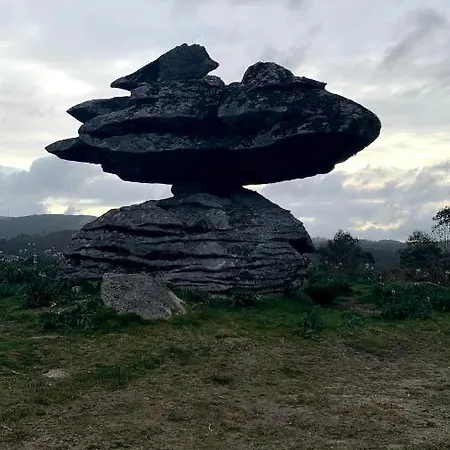 A Pedra בית הארחה
