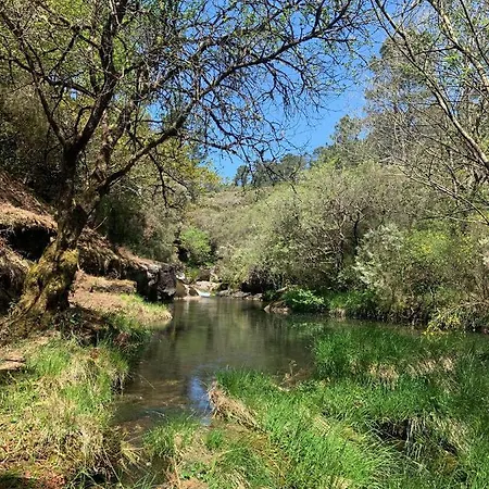 A Pedra בית הארחה דומבריה